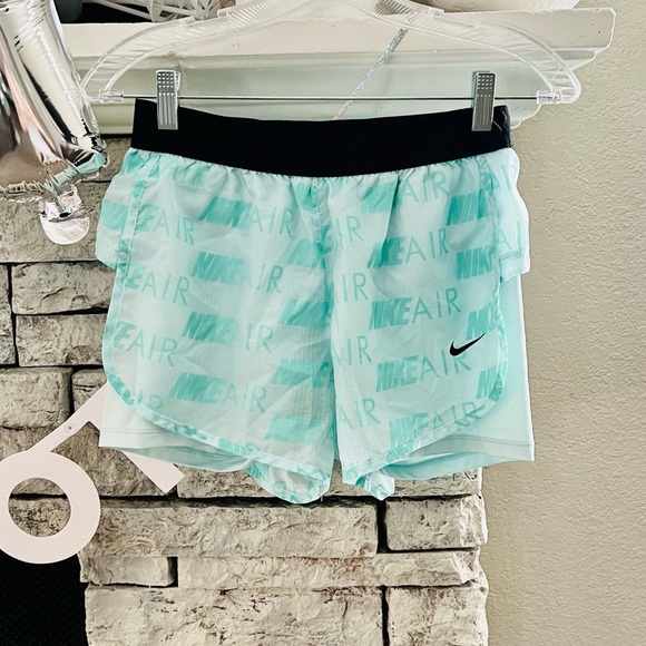 Nike Air Womens 2 in 1 Running Gym Shorts MINT Green Size Small - Picture 5 of 15